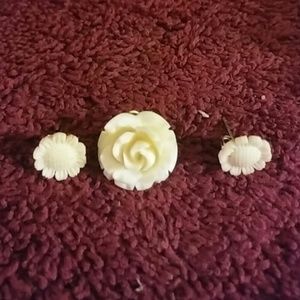 Vintage ivory flower necklace pendant and earrings